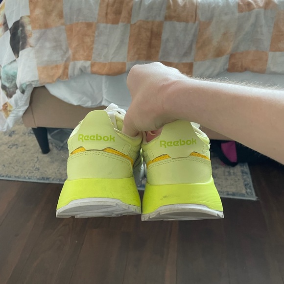 Reebok Classic Legacy highlighter yellow women’s 9/EUR 40 - Picture 3 of 6
